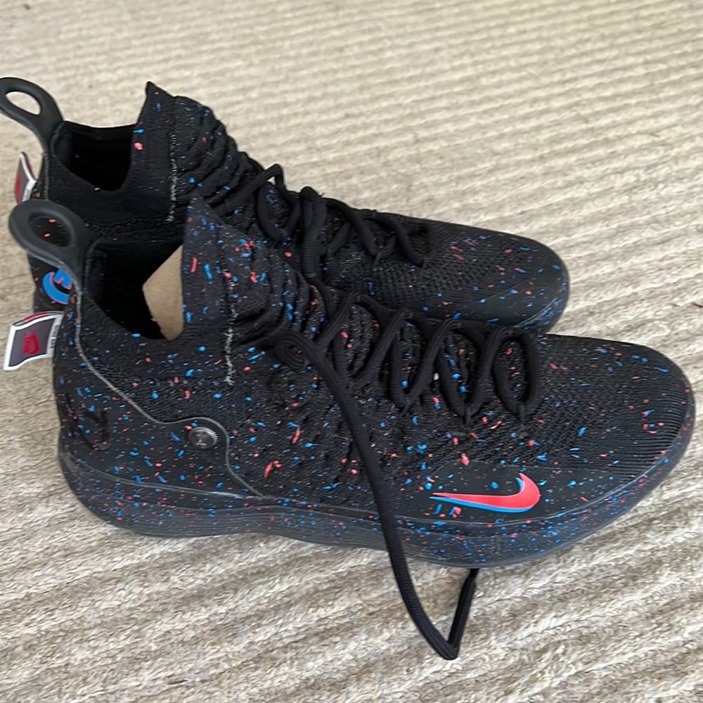 NIKE Kevin Durant Confetti Sneakers - Mens size 9.5
